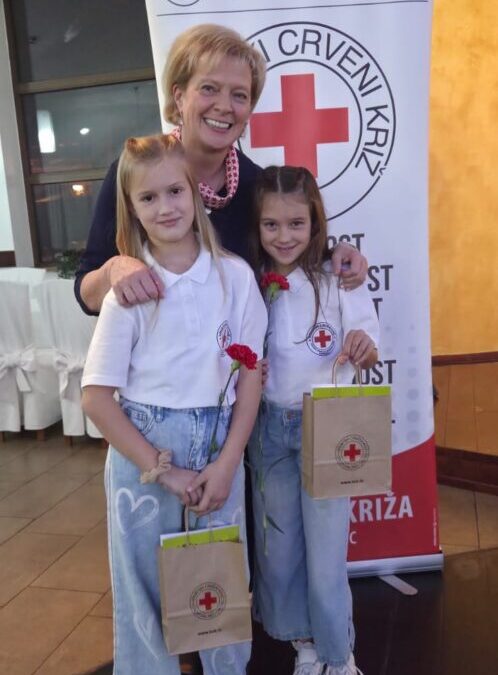 ZARE UVELIČALE SVEČANOST