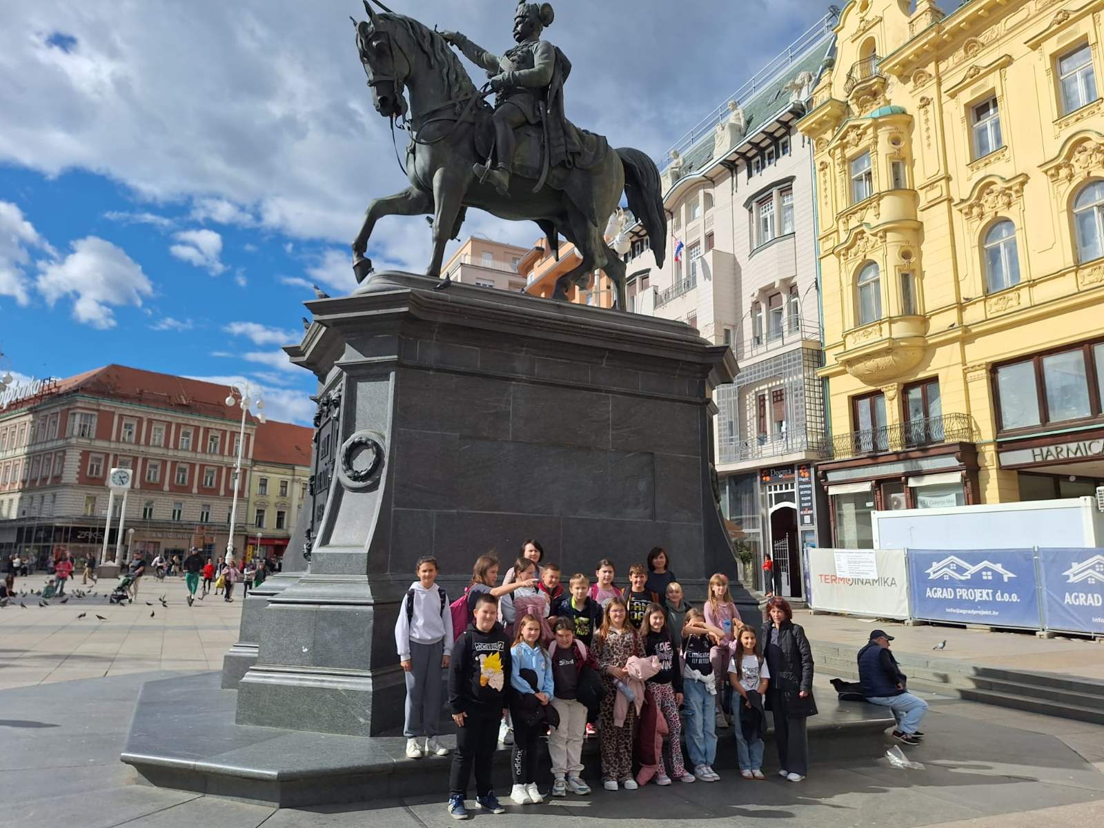 IMG-fb5c457d96d438963e3e429e5aecb230-V