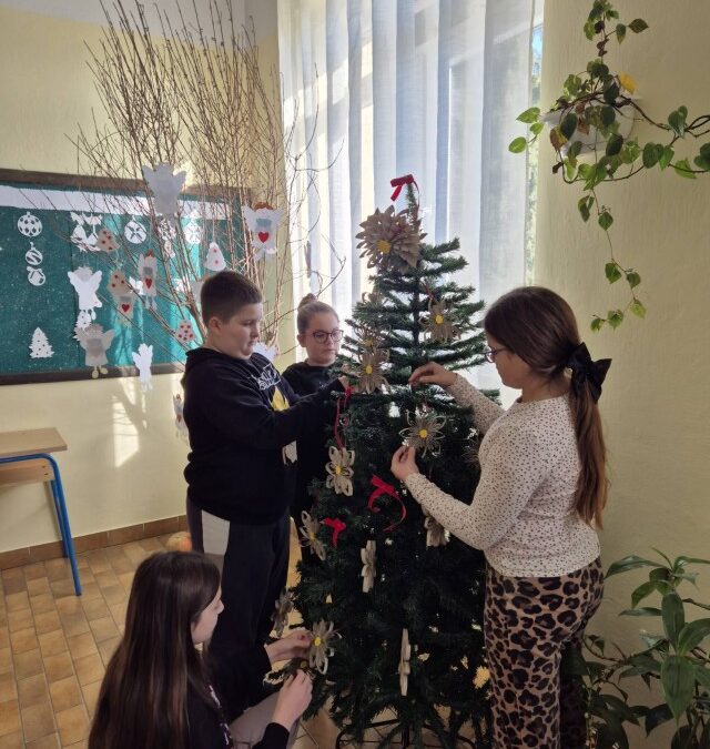 VESELIMO SE BOŽIĆU